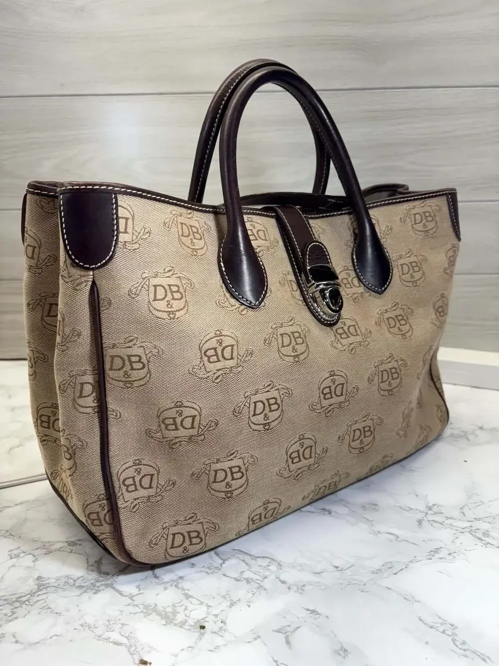 Dooney and Bourke bag set comes with glasses case ID...